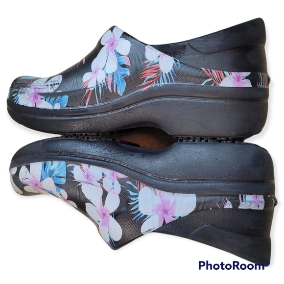 Crocs Dual Comfort Floral Clogs Women's 6 - Picture 5 of 8